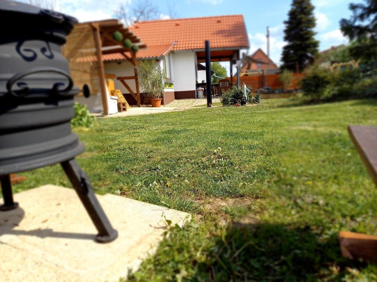 Idill Ueduelohaz Villa Tiszafüred Exterior foto